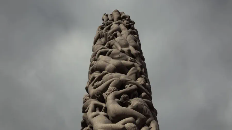 The hidden stonemasons https://www.nrk.no/kultur/xl/the-secret-story-behind-norway_s-most-popular-tourist-attraction-the-monolith-1.16035304